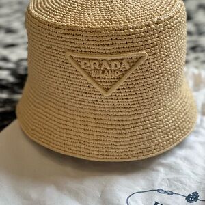Prada crochet bucket hat NWT color: Natural Size: L
